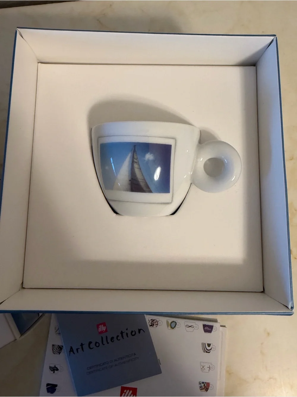 Illy elegant white